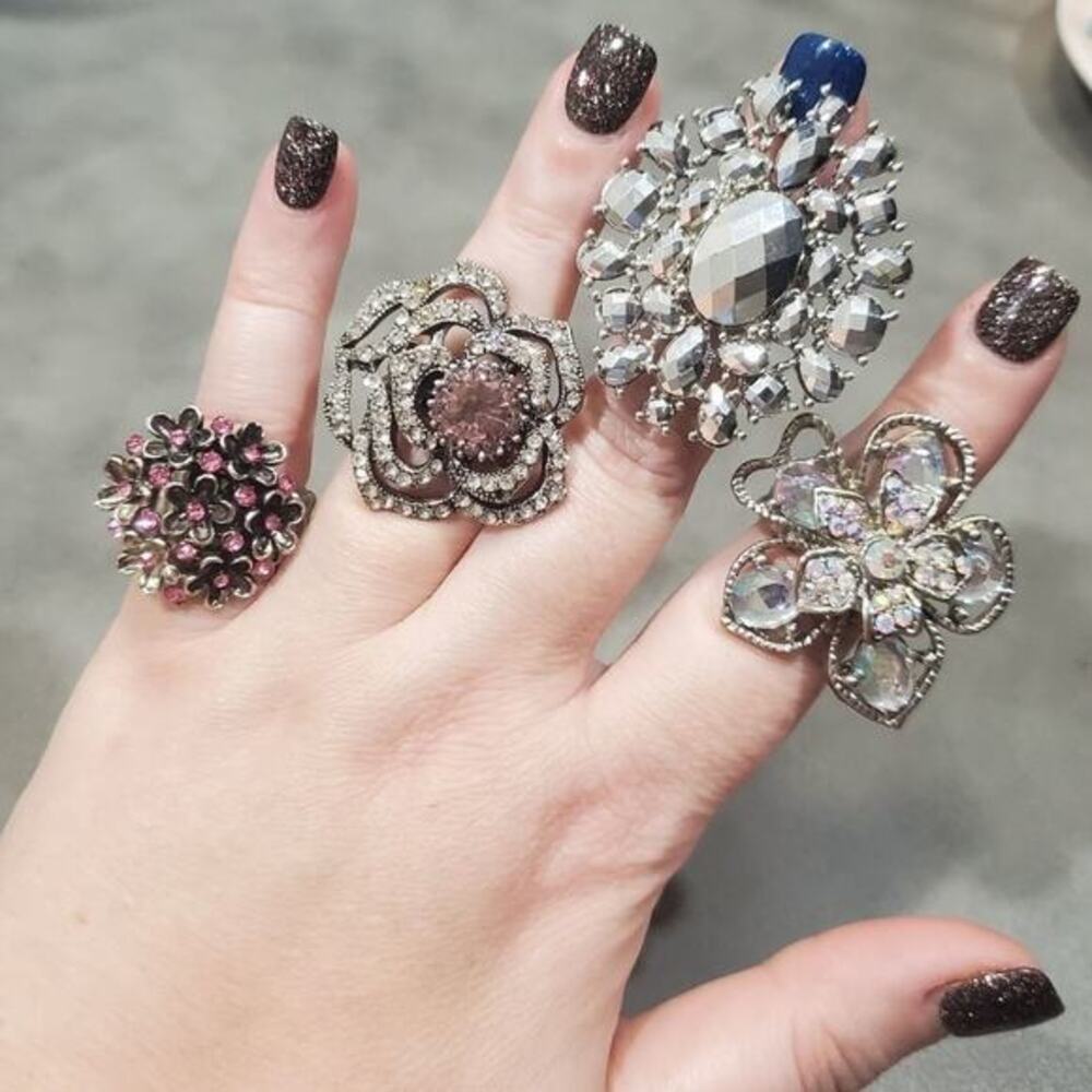 Bundle of‎ 8 floral jeweled Adjustable rings